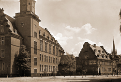 Städtisches Gymnasium mit Wohnung